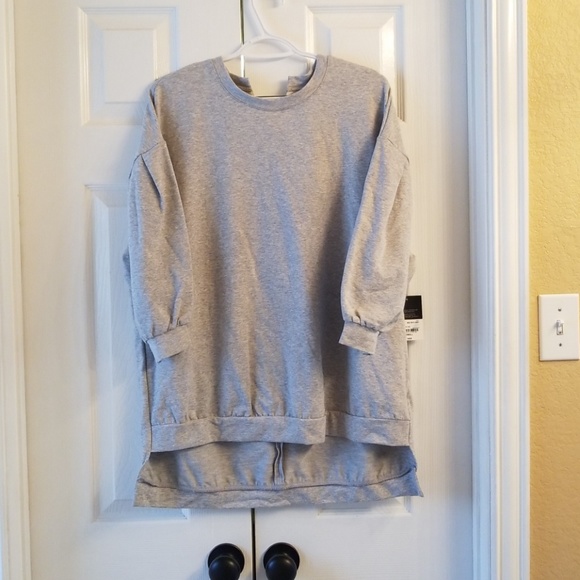 project RUNWAY Tops - 🆕️ Gray Sweatshirt